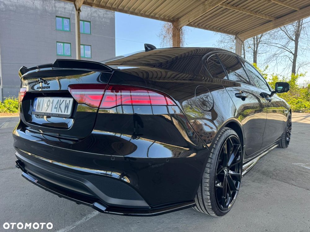 Jaguar XE 2.0 D180 HSE - 9