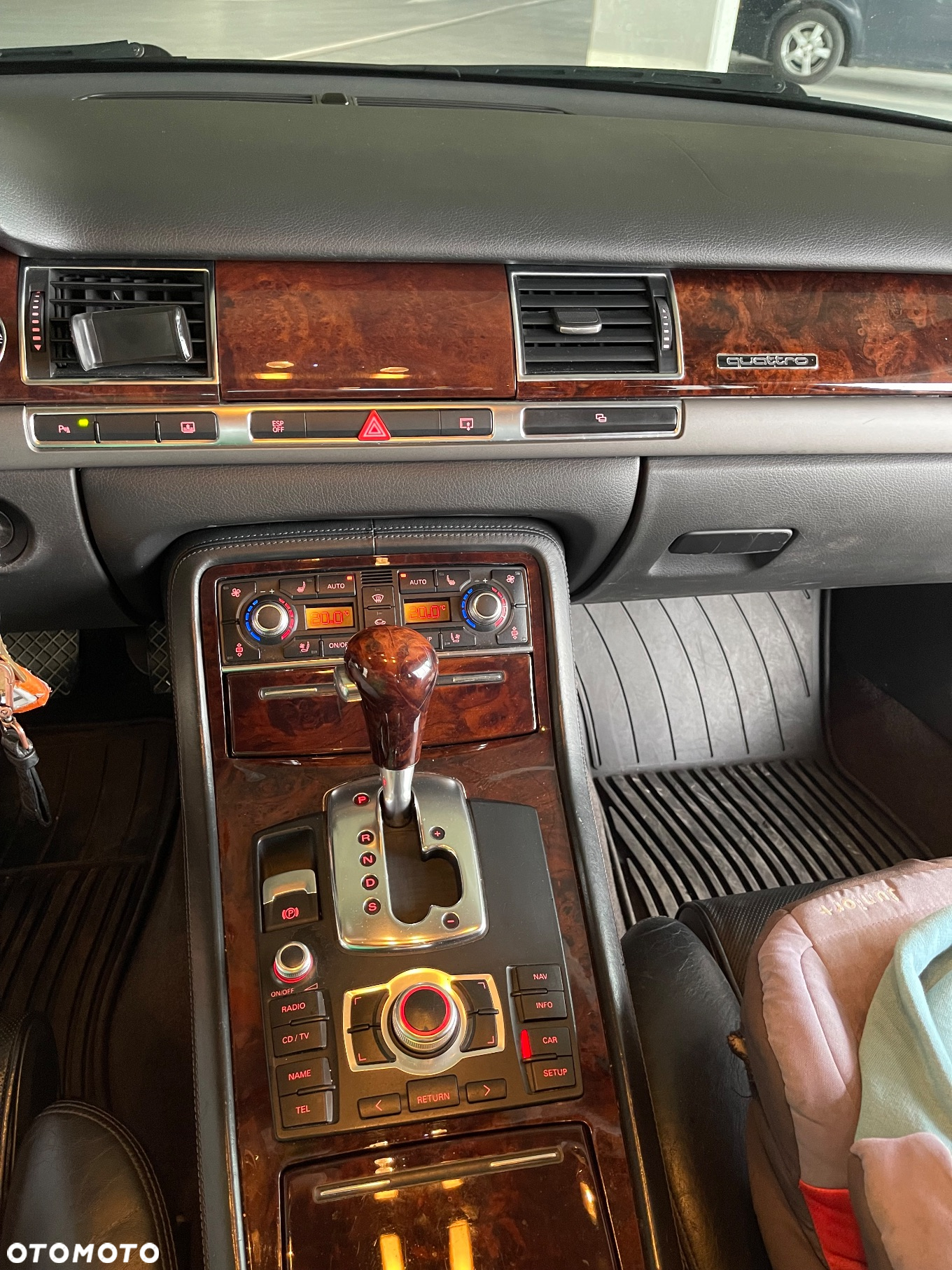Audi A8 4.2 L Quattro - 26