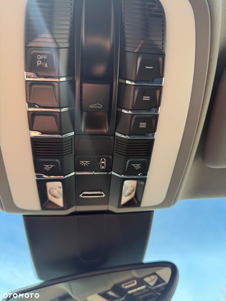 Porsche Panamera Platinum Edition - 34