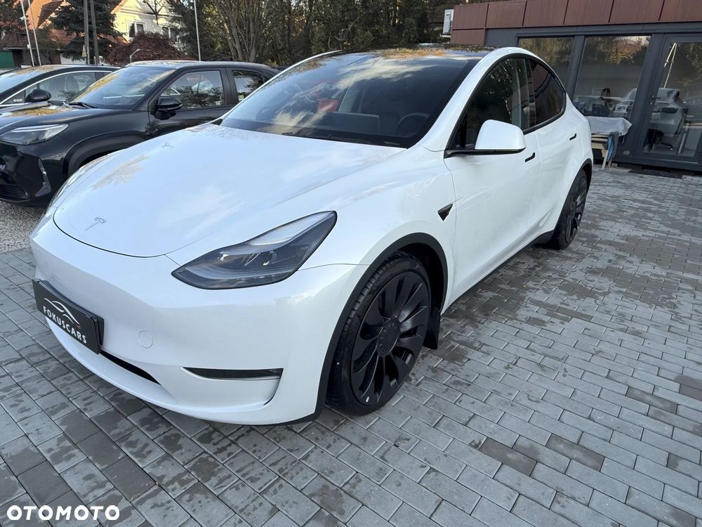 Tesla Model Y Performance AWD - 4