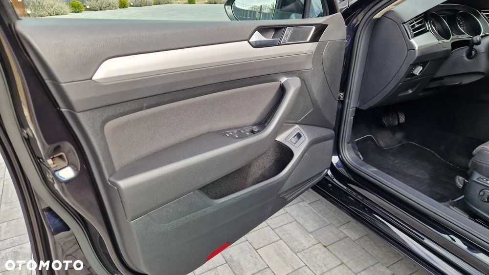 Volkswagen Passat - 18