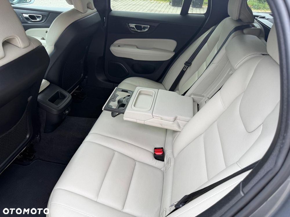 Volvo V60 D3 AWD Momentum - 23