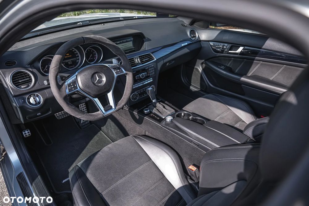 Mercedes-Benz Klasa C 63 AMG Coupe AMG SPEEDSHIFT MCT Edition 507 - 32