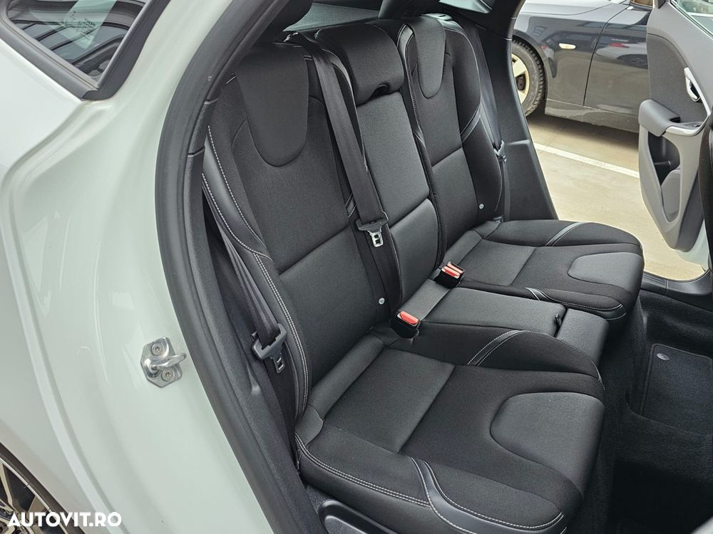 Volvo V40 D2 Geartronic Momentum - 25