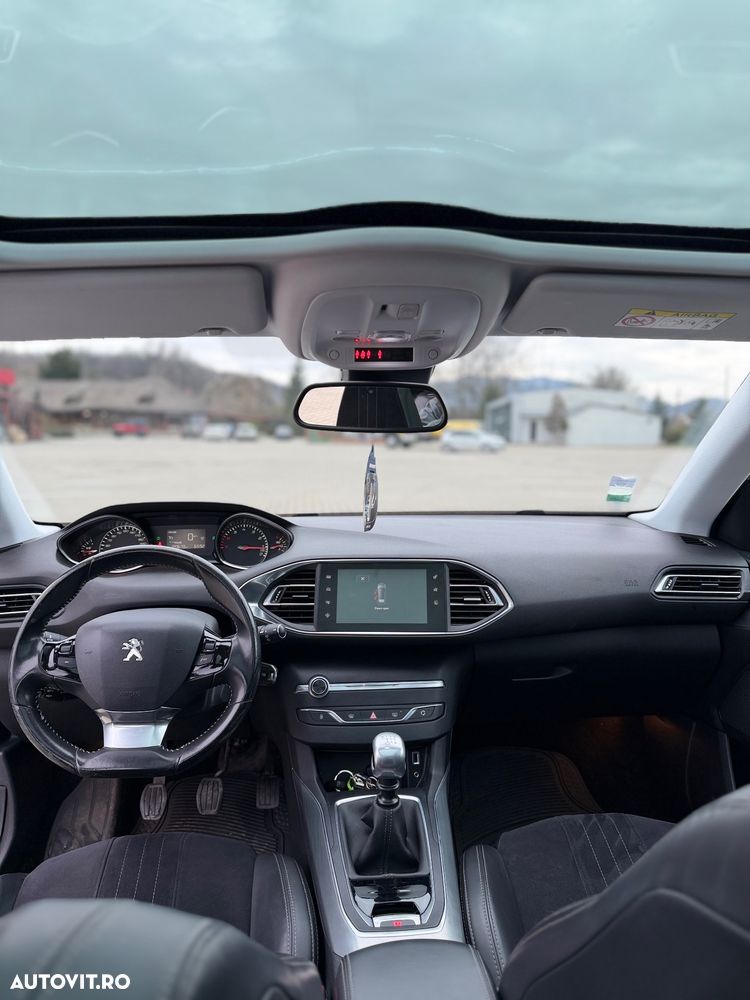 Peugeot 308 1.2 L PureTech Turbo Allure - 10