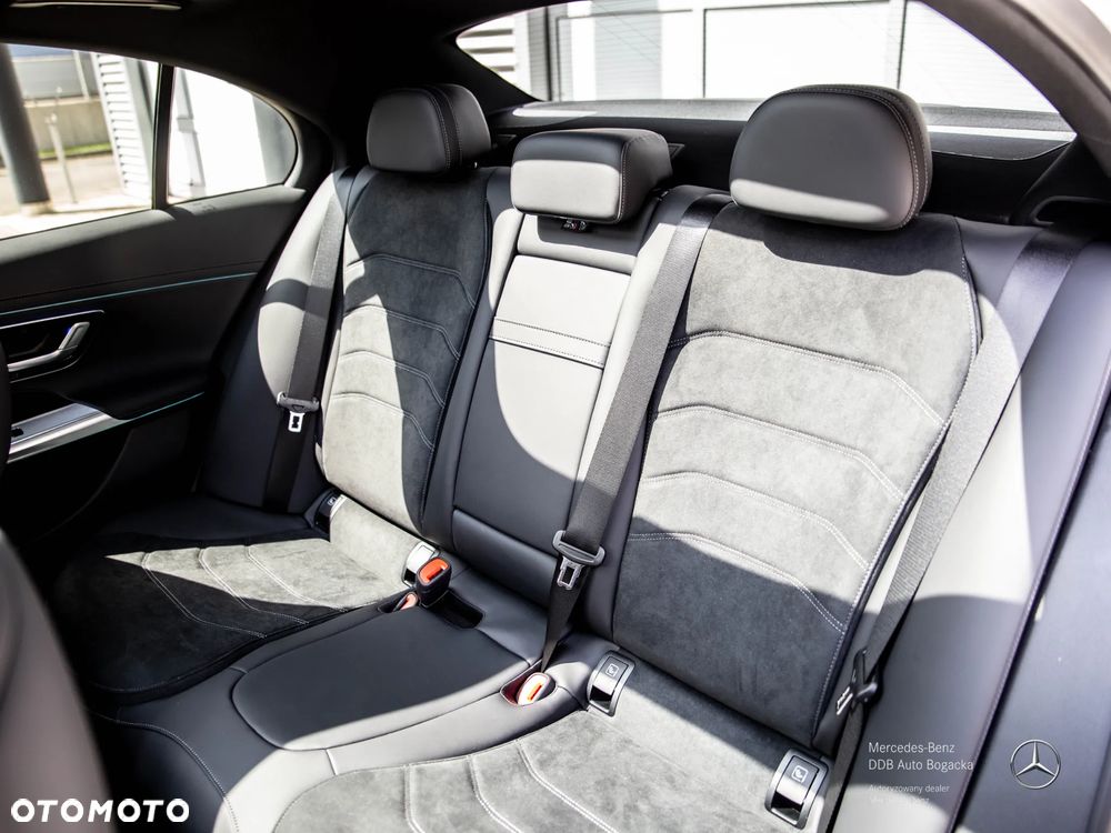 Mercedes-Benz Klasa E 300 de PHEV 4-Matic AMG 9G-Tronic - 12