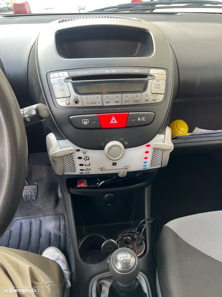 Peugeot 107 1.0 Urban - 11