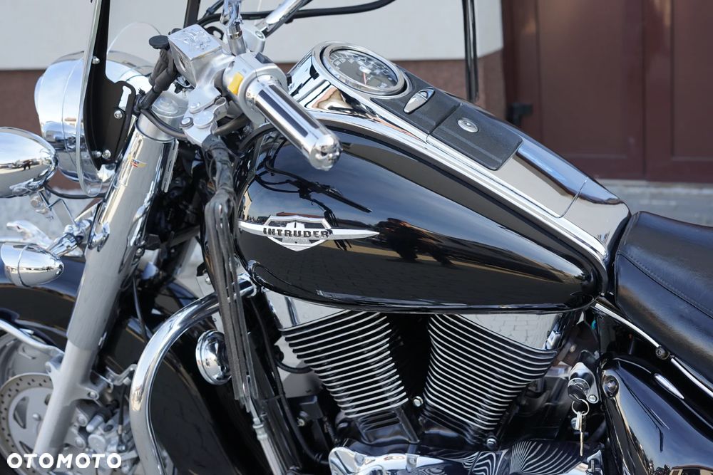 Suzuki Intruder - 28