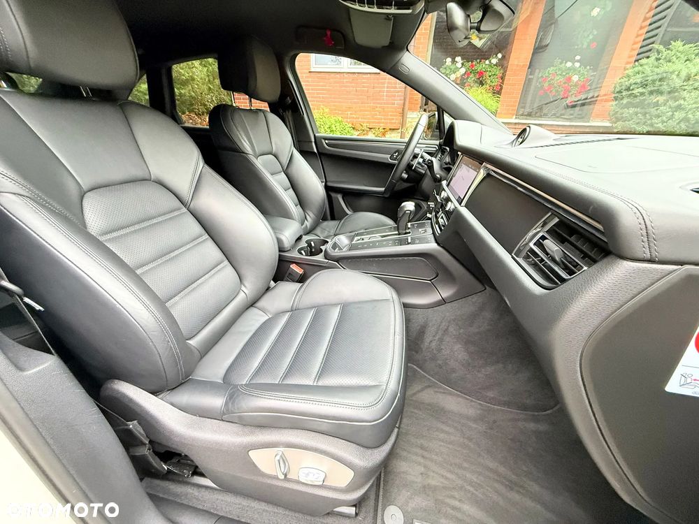 Porsche Macan T - 25