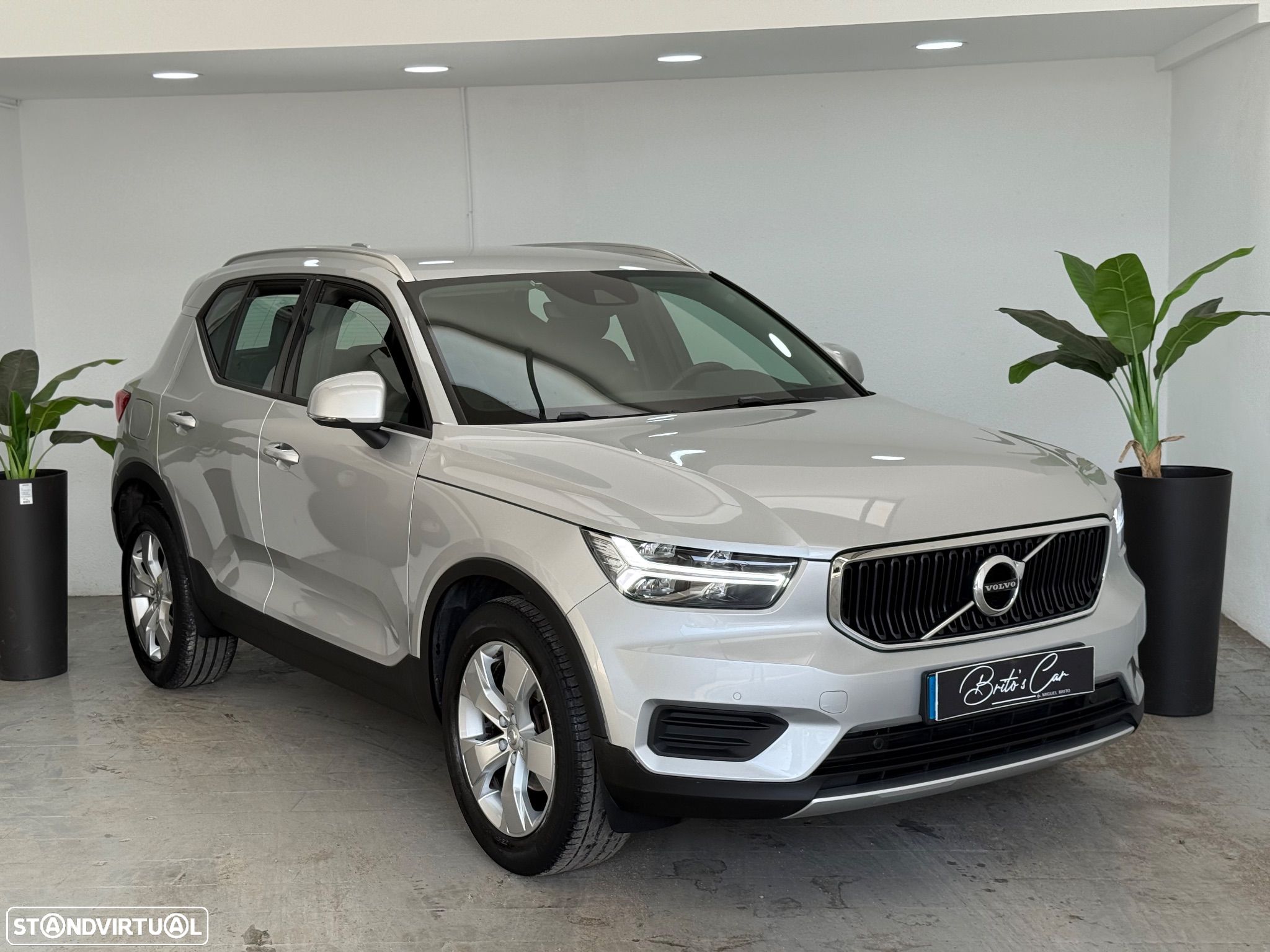 Volvo XC 40 1.5 T3 Momentum Tech Edition - 1