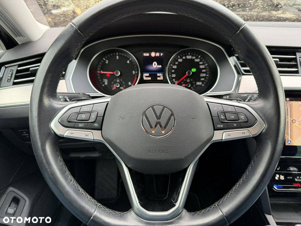 Volkswagen Passat - 17