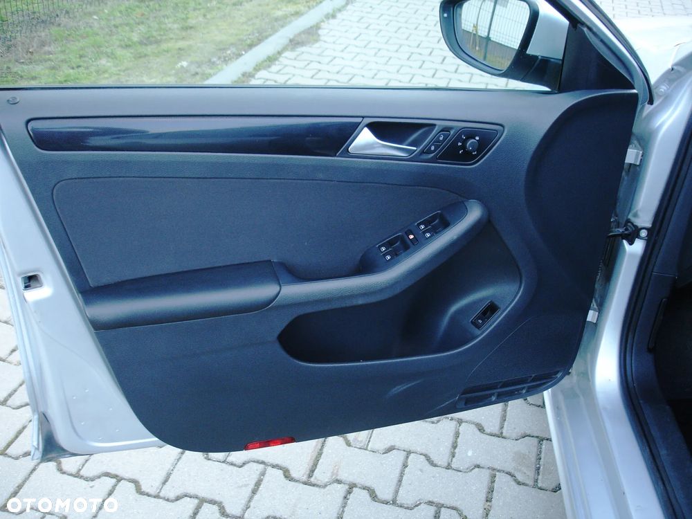 Volkswagen Jetta - 14