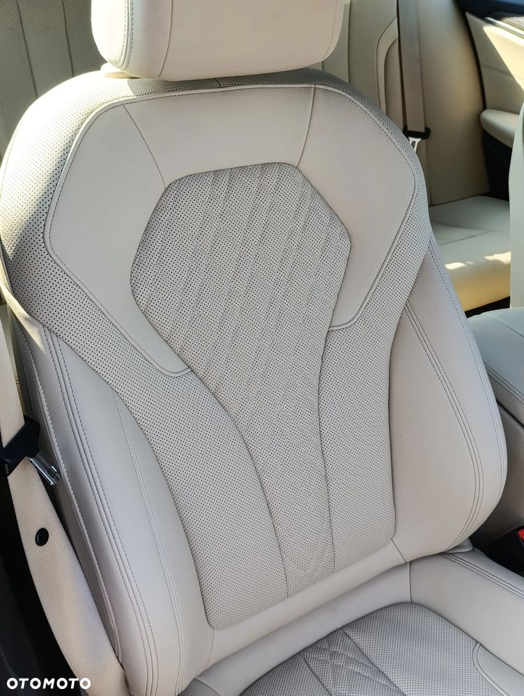 BMW Seria 5 530e - 24