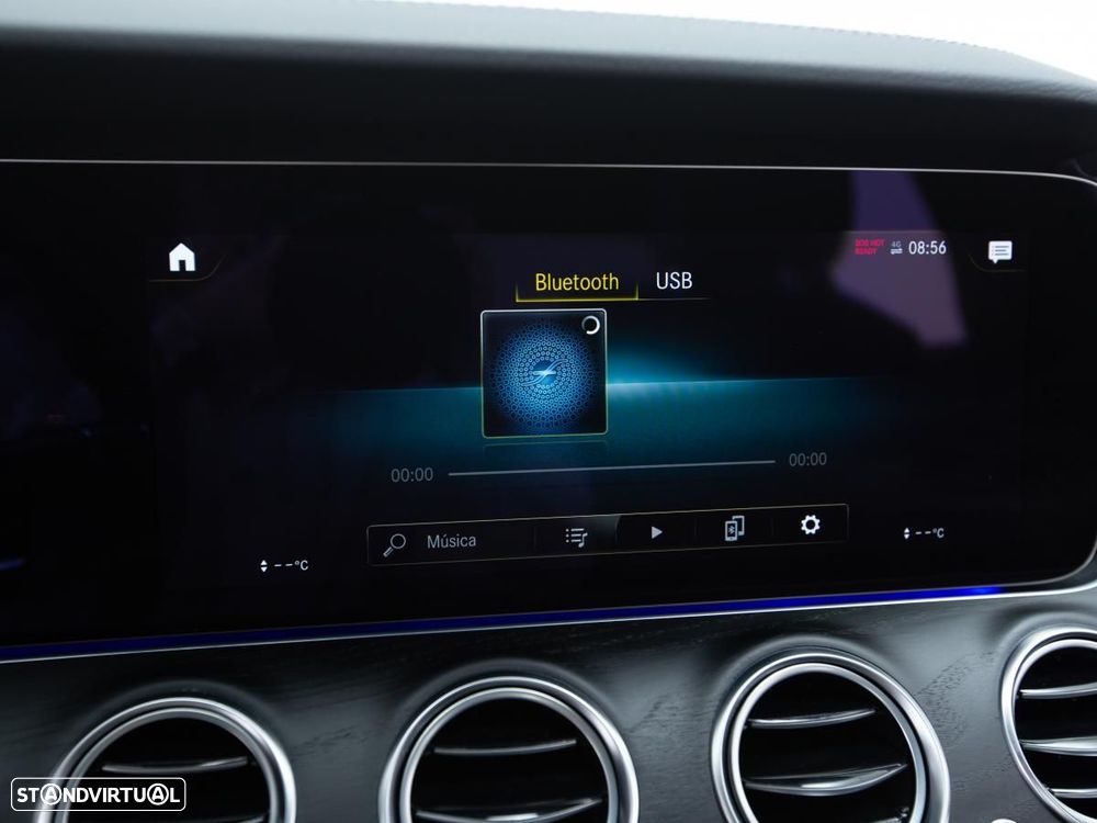 Mercedes-Benz E 300 de 4Matic 9G-TRONIC AMG Line - 32