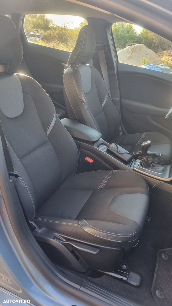 Volvo V40 D2 - 11