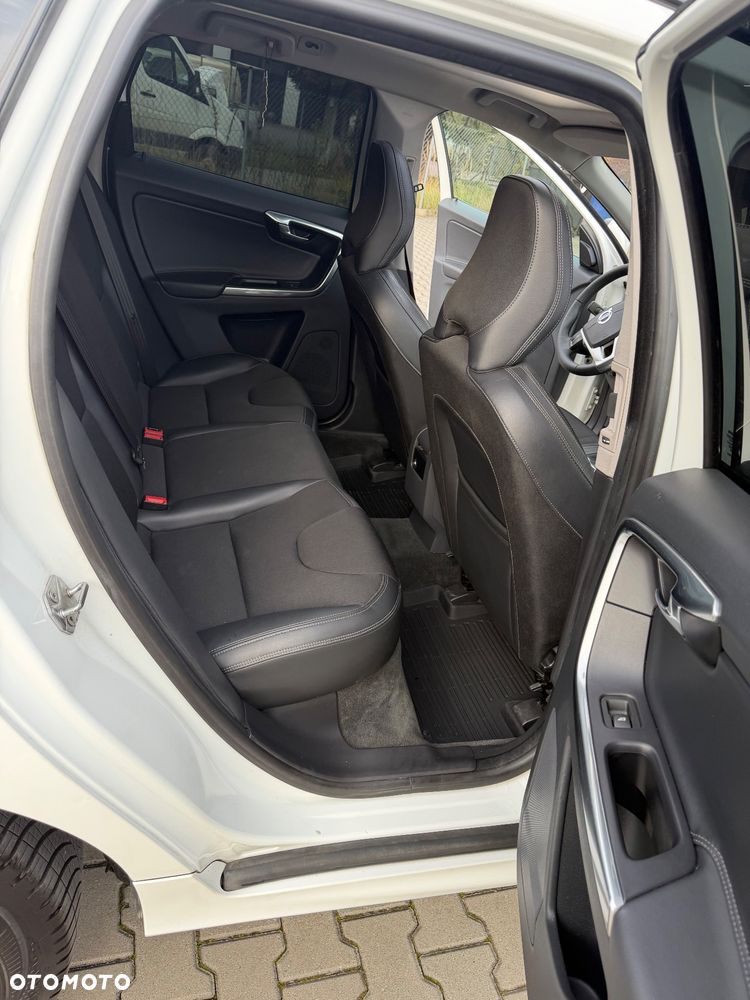 Volvo XC 60 D4 Geartronic Momentum - 16