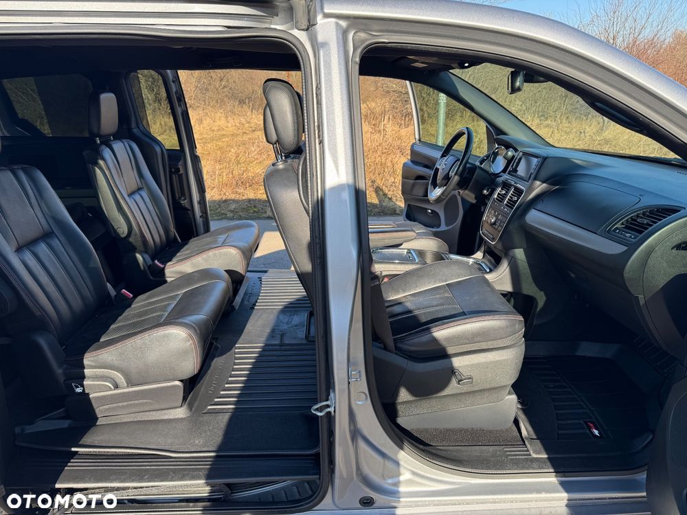 Dodge Grand Caravan - 14