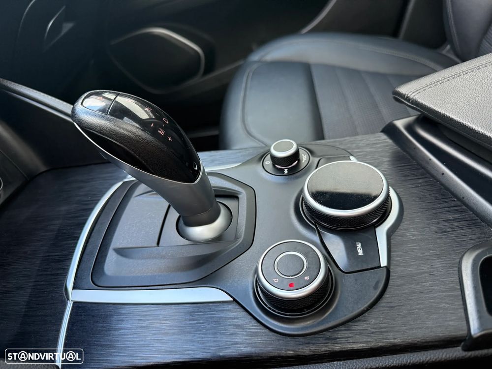 Alfa Romeo Stelvio 2.2 D B-Tech AT8 - 38