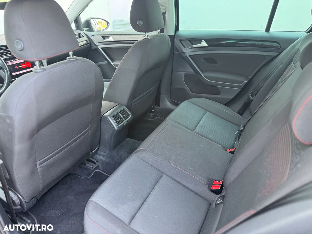 Volkswagen Golf - 7