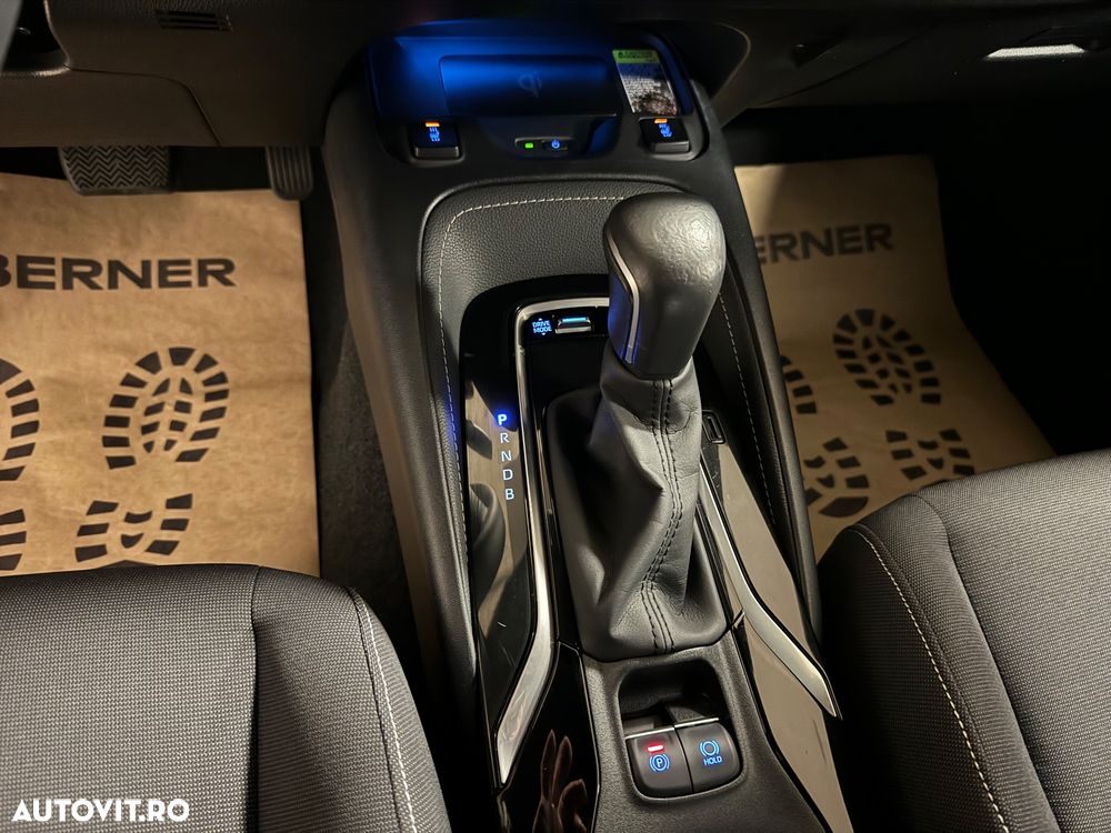 Toyota Corolla 1.8 Hybrid Team Deutschland - 14