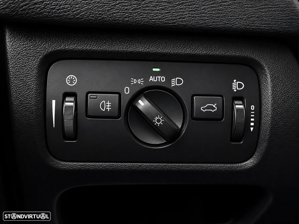 Volvo V40 Cross Country D2 Momentum - 26