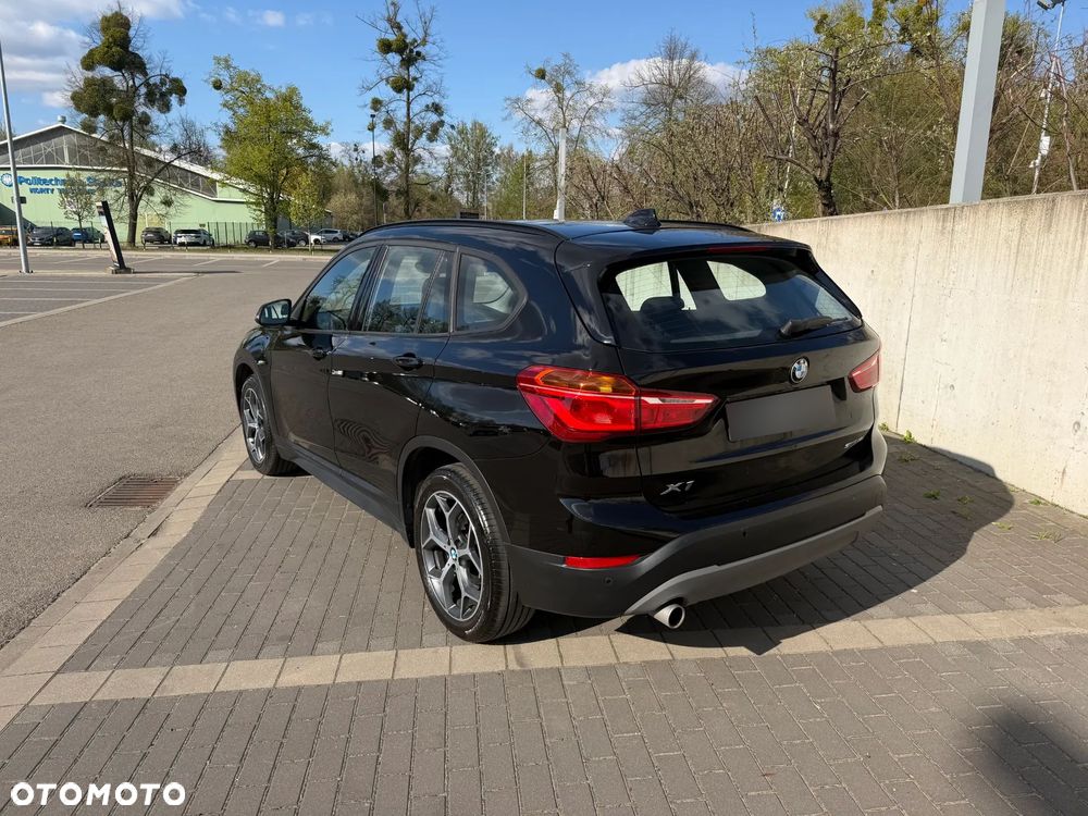 BMW X1 sDrive18i - 11
