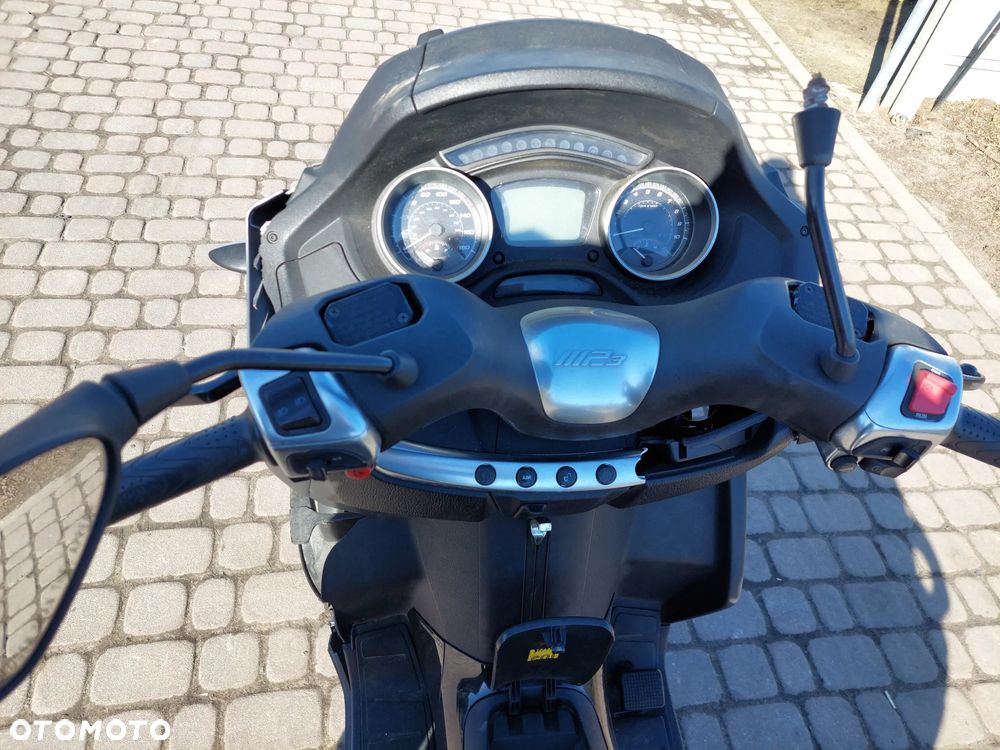 Piaggio MP-3 - 8