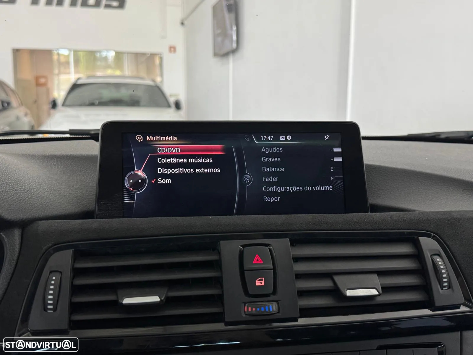 BMW 320 d Touring xDrive Auto - 26