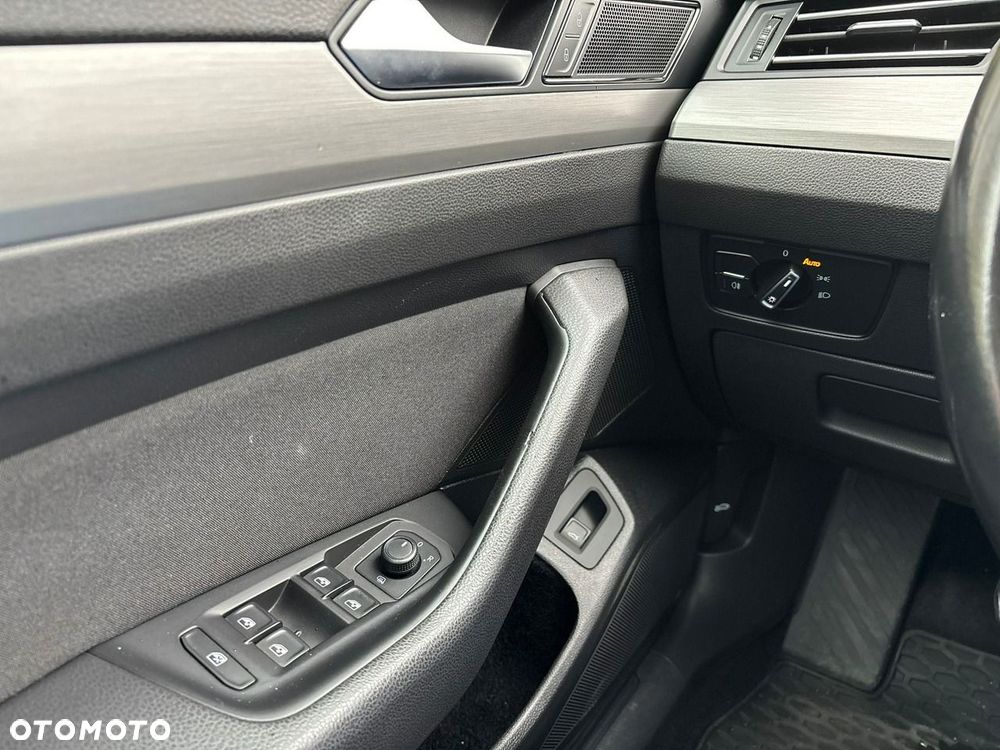 Volkswagen Passat 2.0 TDI EVO Essence - 28