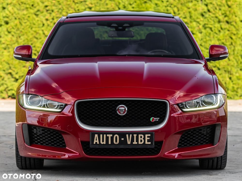 Jaguar XE - 4