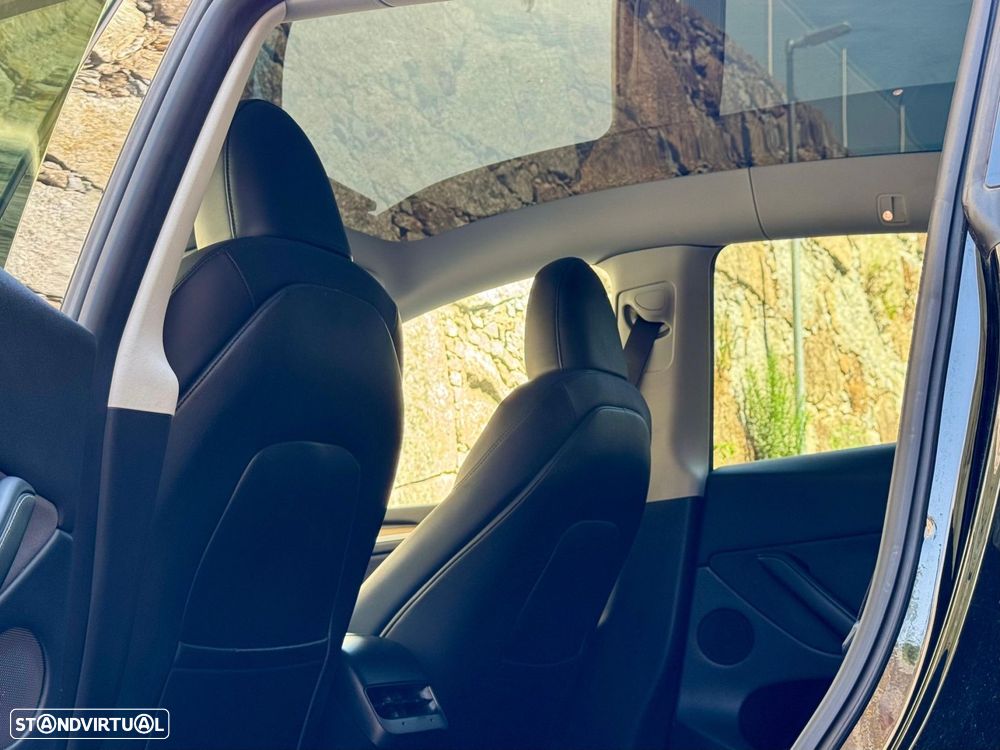 Tesla Model Y Performance Dual Motor AWD - 32