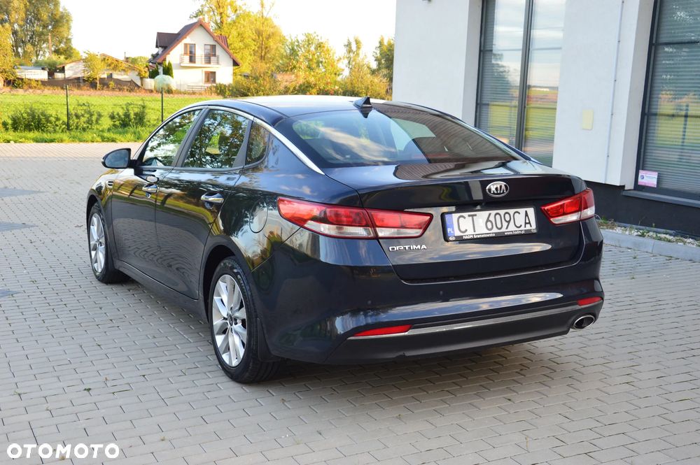 Kia Optima 2.0 L - 13