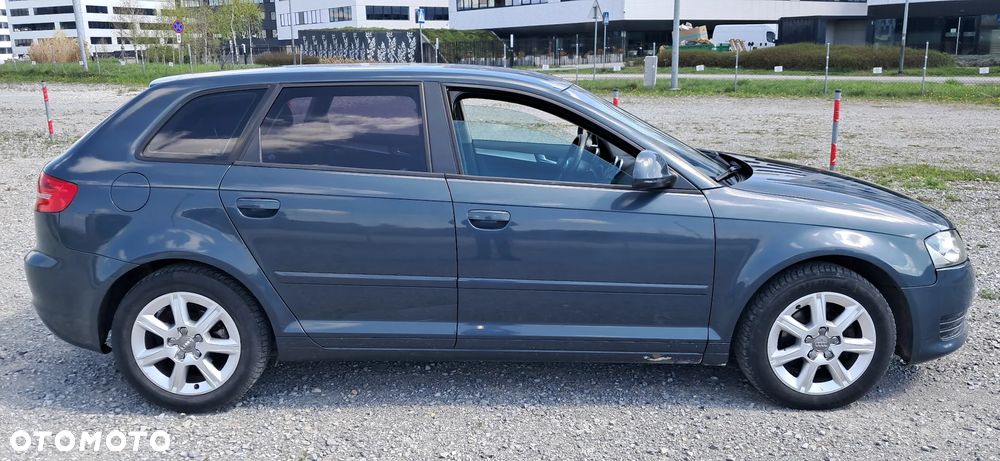 Audi A3 Sportback 1.6 TDI DPF Attraction - 4