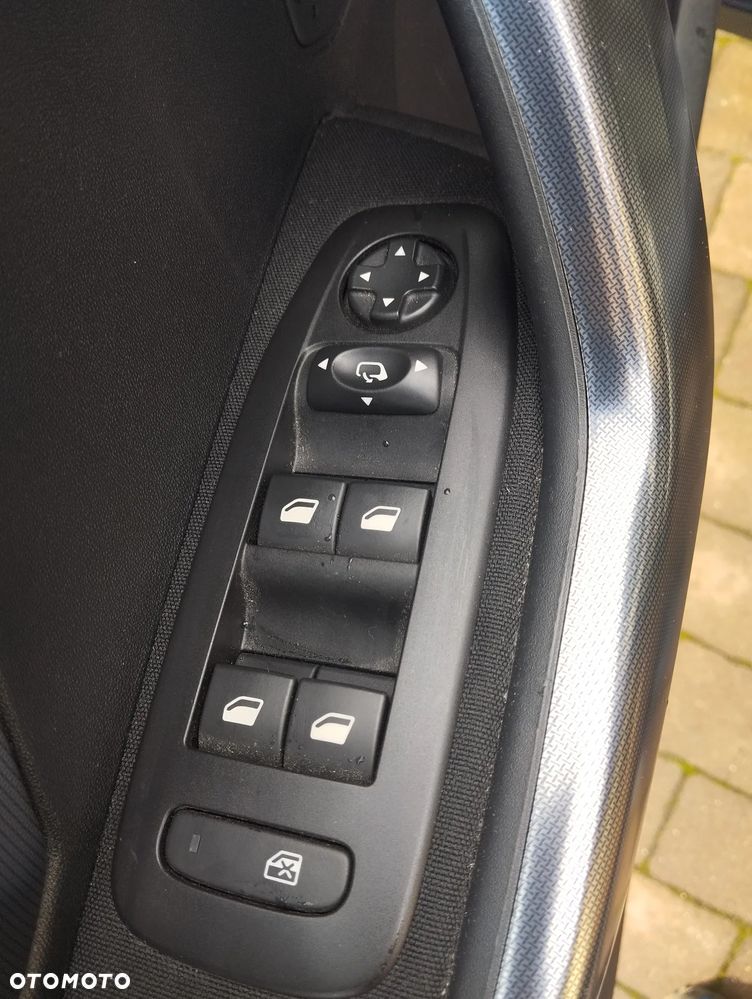 Peugeot 2008 1.2 Pure Tech GPF Allure S&S - 16