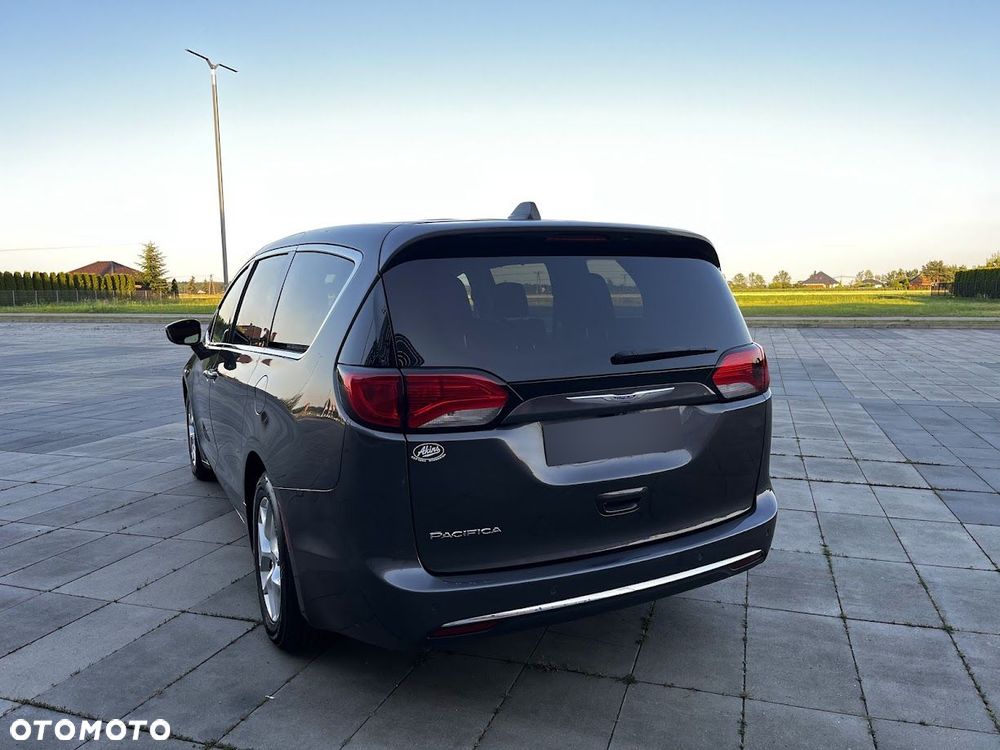 Chrysler Pacifica - 3