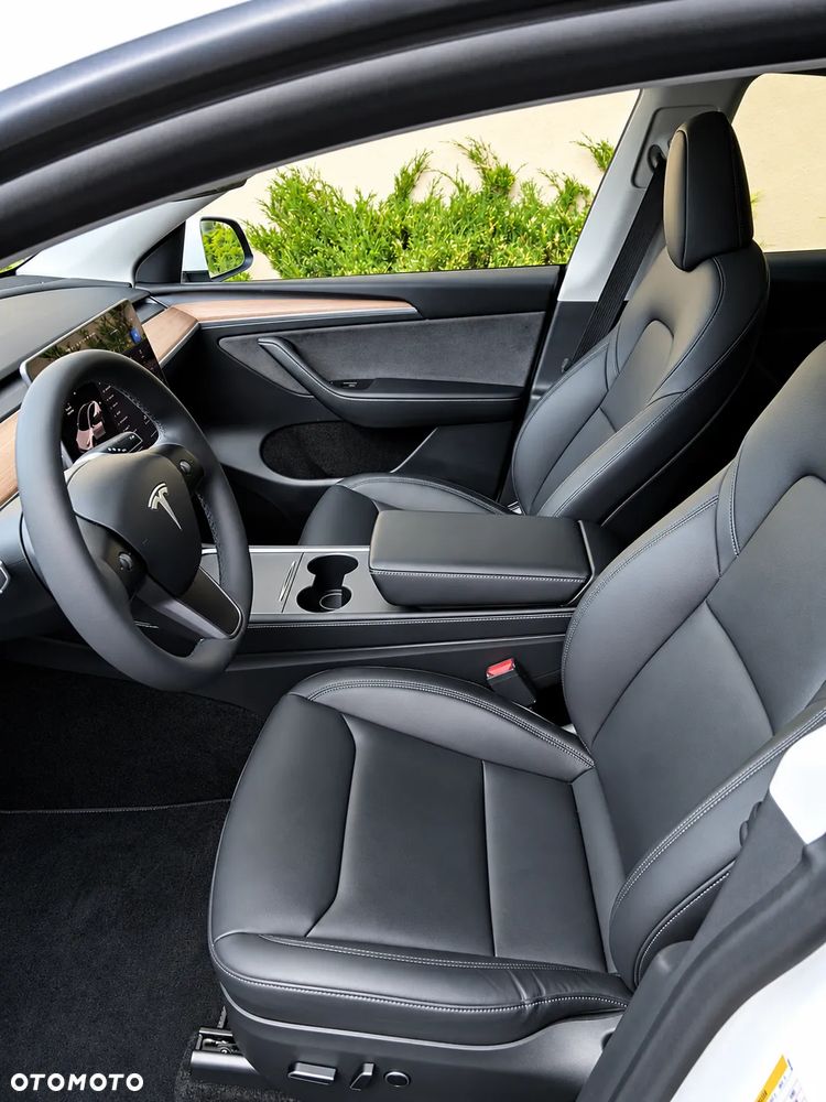 Tesla Model Y - 7