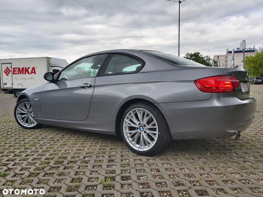 BMW Seria 3 320d DPF Efficient Dynamics Edition - 22