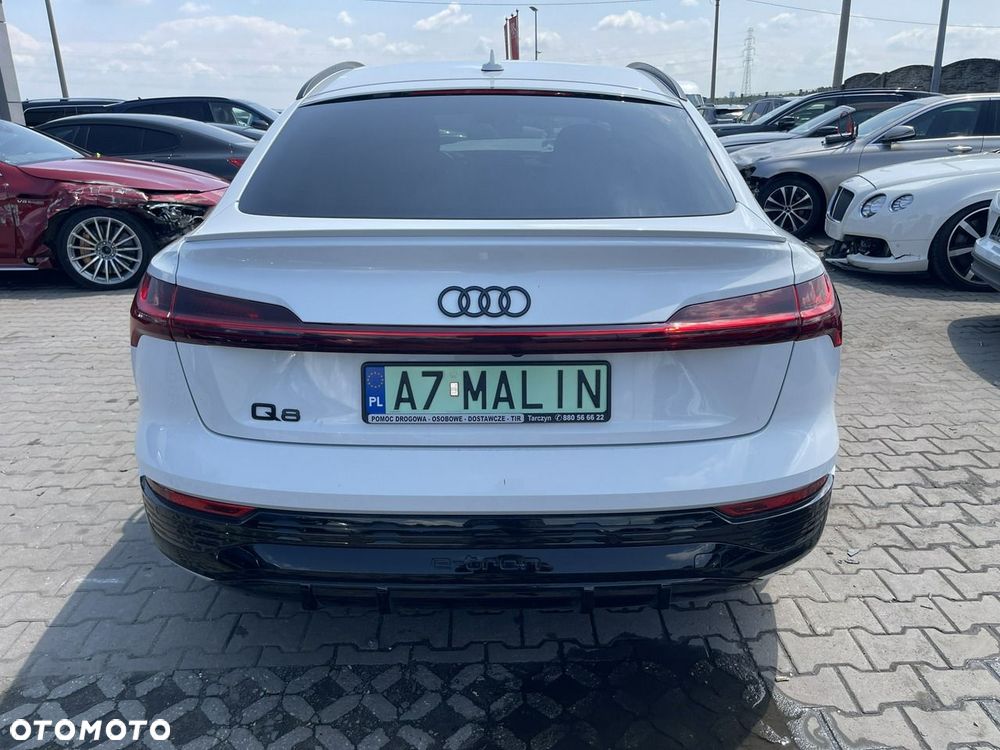 Audi Q8 Sportback e-tron - 4