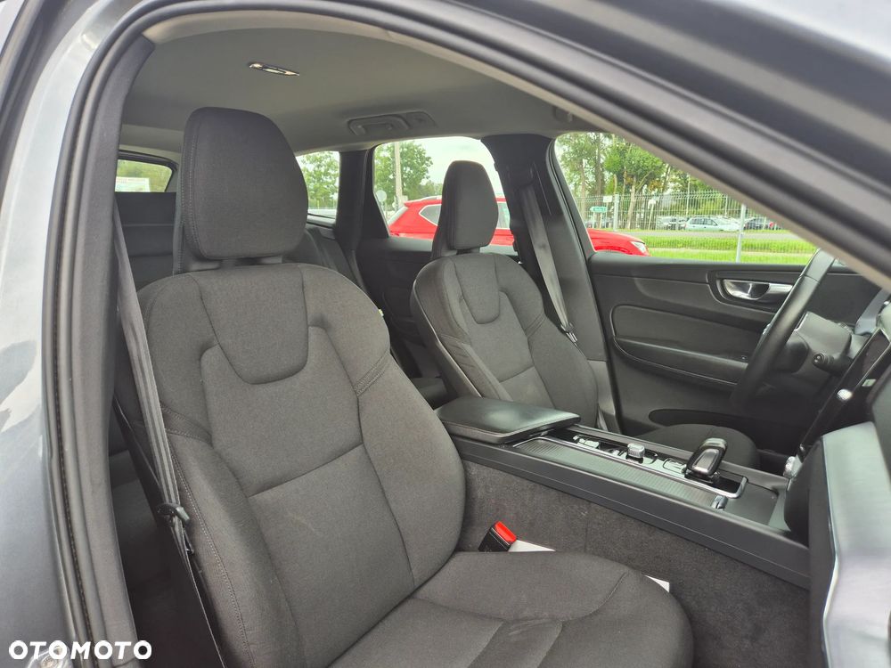 Volvo XC 60 B4 D AWD Geartronic Momentum Pro - 37