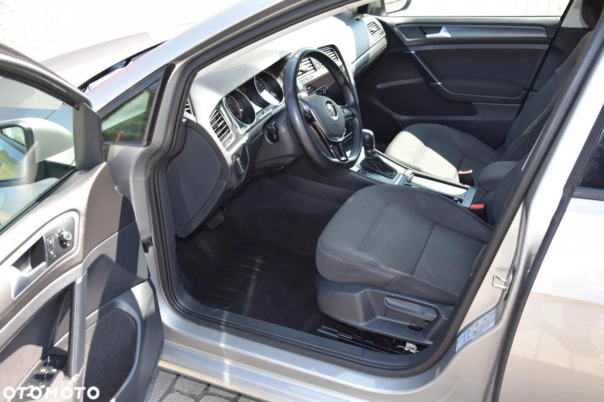 Volkswagen Golf - 18