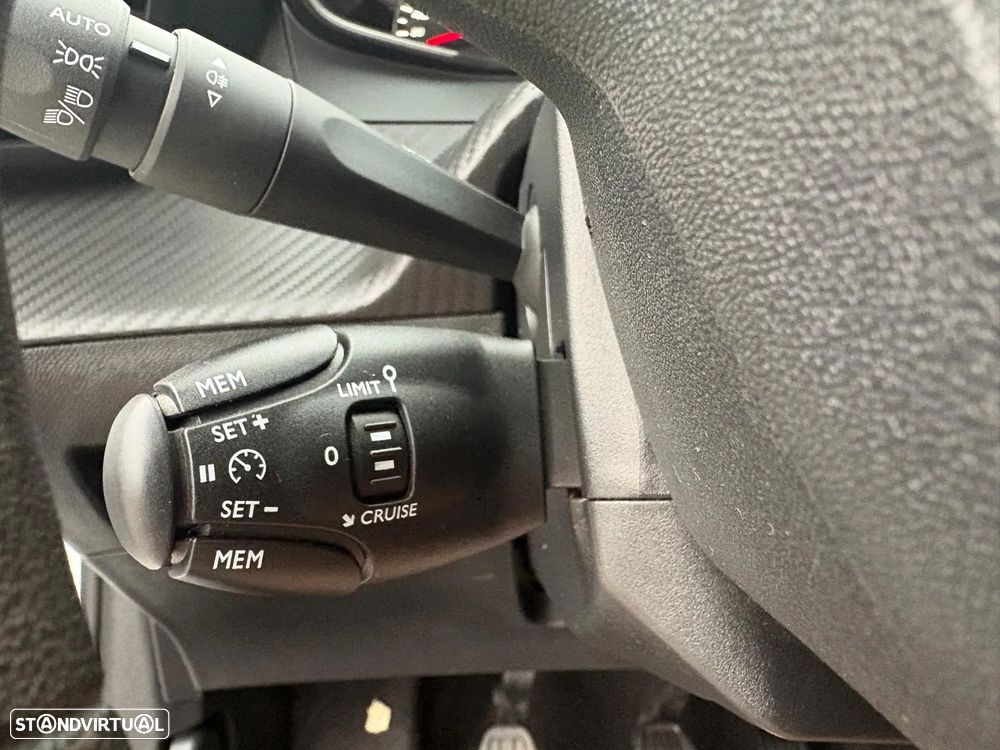 Peugeot 208 1.2 PureTech Like - 10