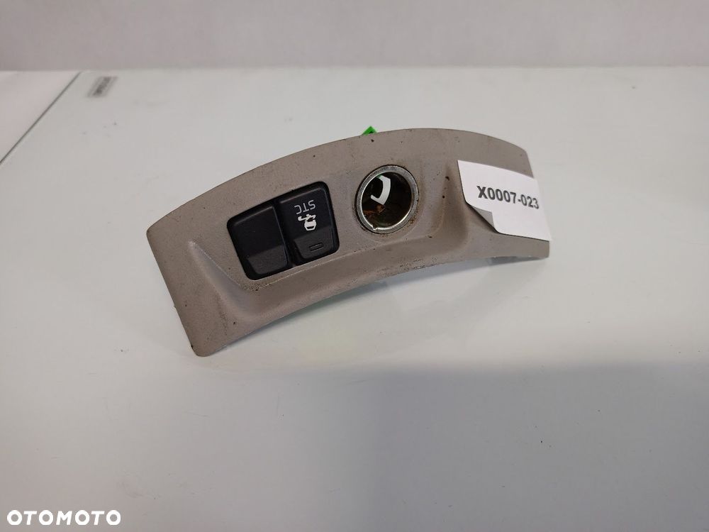 gniazdo zapalniczki przycisk trakcji volvo v50 - 2