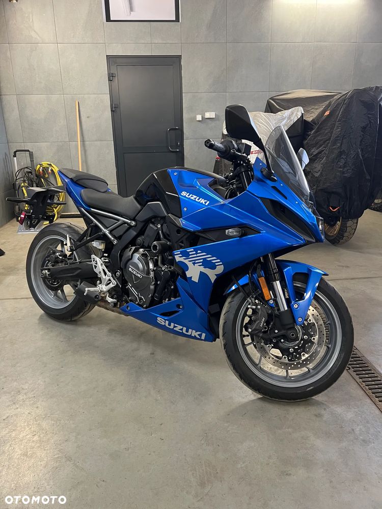 Suzuki GSX-R - 1