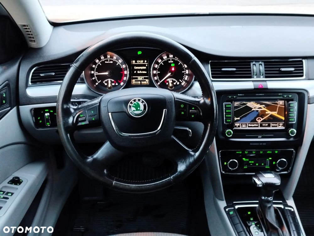Skoda Superb 2.0 TDI DSG Exclusive - 26