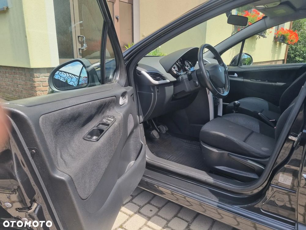 Peugeot 207 1.4 Presence Grand Prix - 14