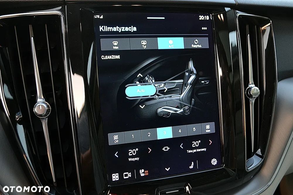 Volvo XC 60 B4 D Momentum - 24