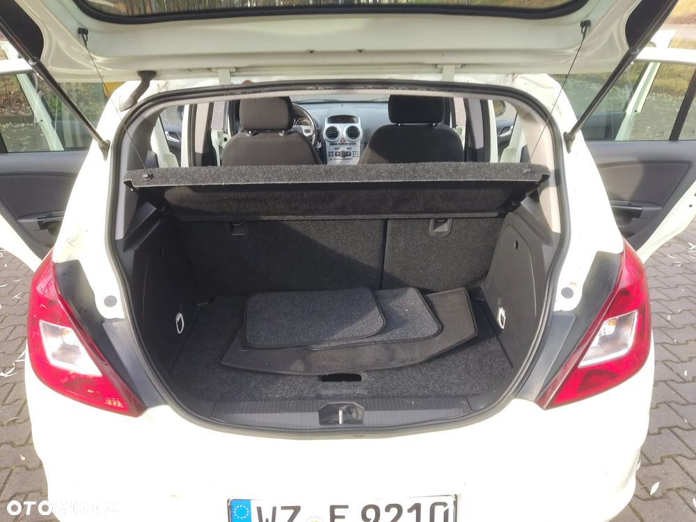 Opel Corsa 1.2 16V Cosmo - 16