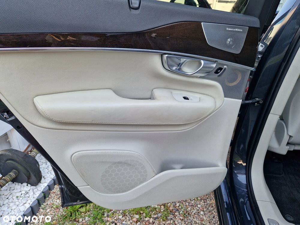 Volvo XC 90 D5 AWD Momentum - 22