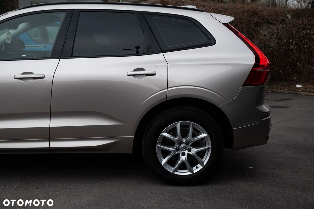 Volvo XC 60 B5 B AWD Plus Dark - 20