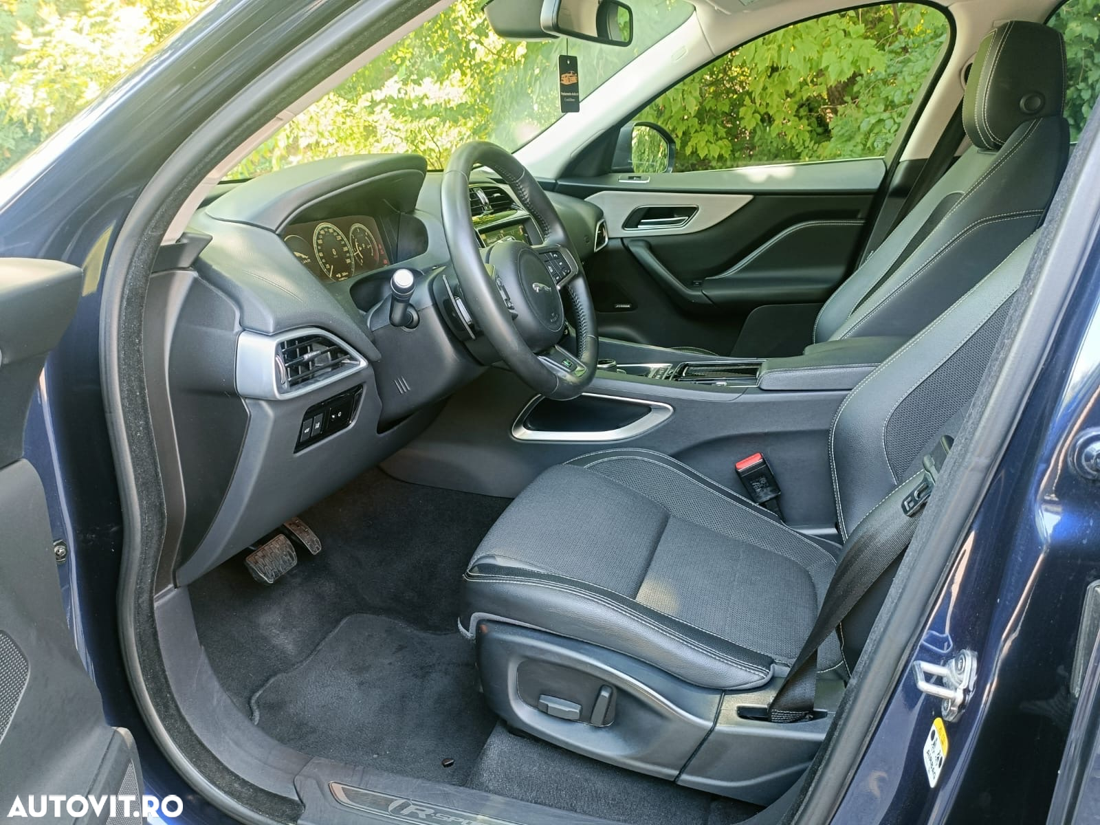 Jaguar F-Pace 20d AWD Aut. R-Sport - 14